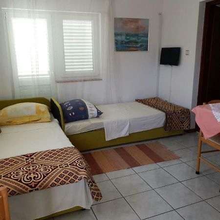 Apartments L.Z. Starigrad Paklenica Exterior photo