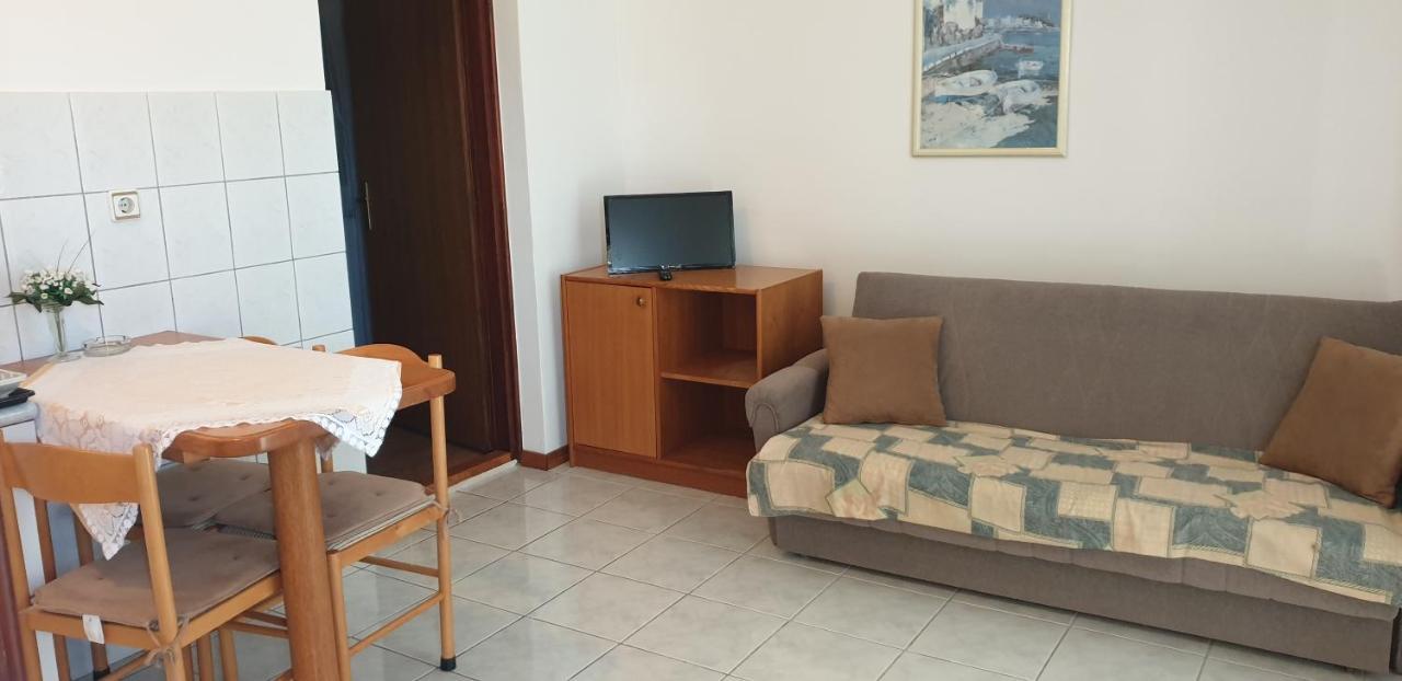 Apartments L.Z. Starigrad Paklenica Exterior photo