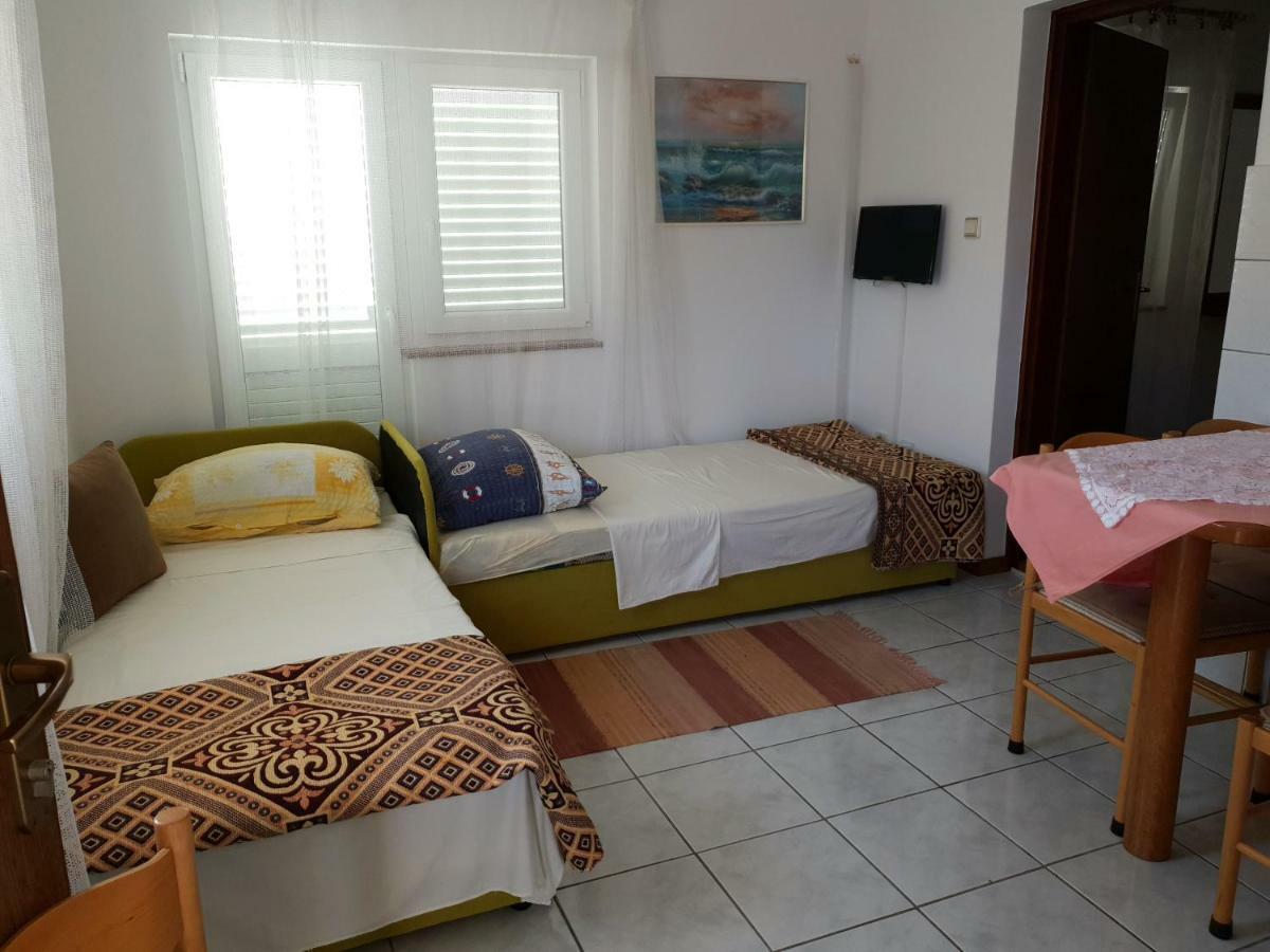Apartments L.Z. Starigrad Paklenica Exterior photo